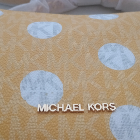 Michael Kors Jet Set Large Crossbody – Daisy Yellow Polka Dot Logo Print - Picture 12 of 13